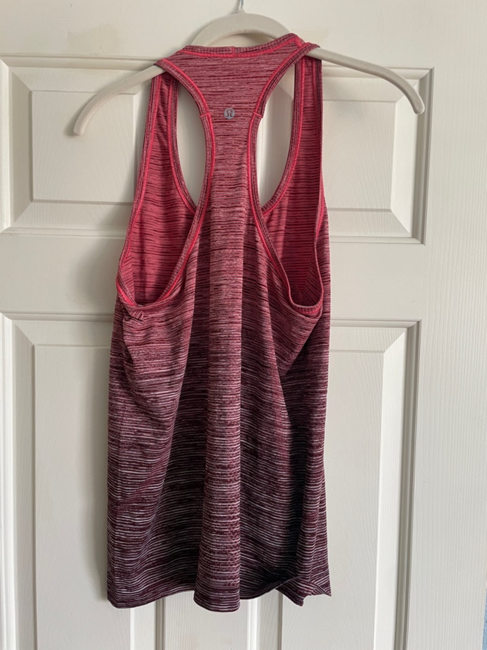 Lululemon tank top size 10 - Picture 3 of 4